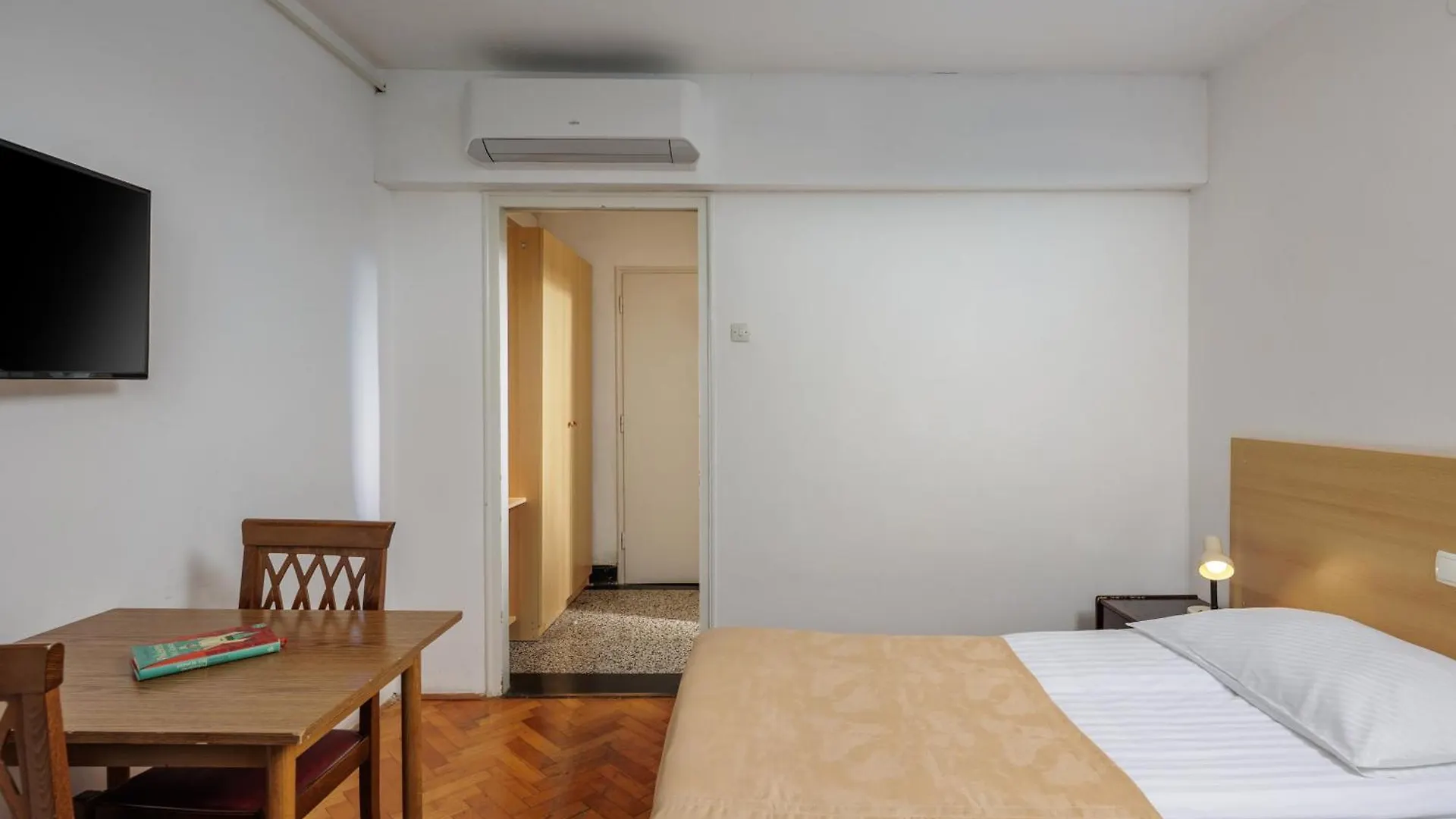 Han/Misafirhane Boarding House Lucija Otel Kostrena